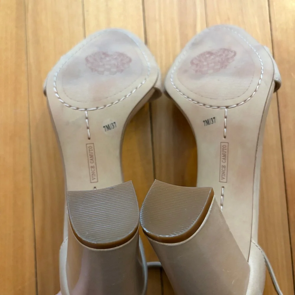 Vince Camuto Corlina Wmns Nude Leather Ankle Strap Block Heel Sandals Size 7M 37